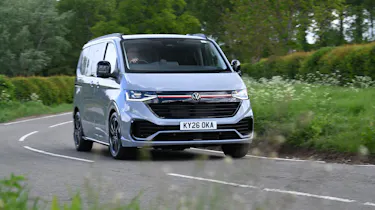 Volkswagen Transporter Sportline - front cornering