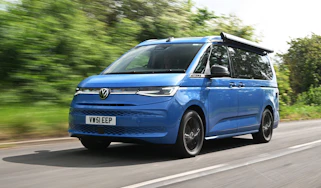 Volkswagen California eHybrid - front tracking