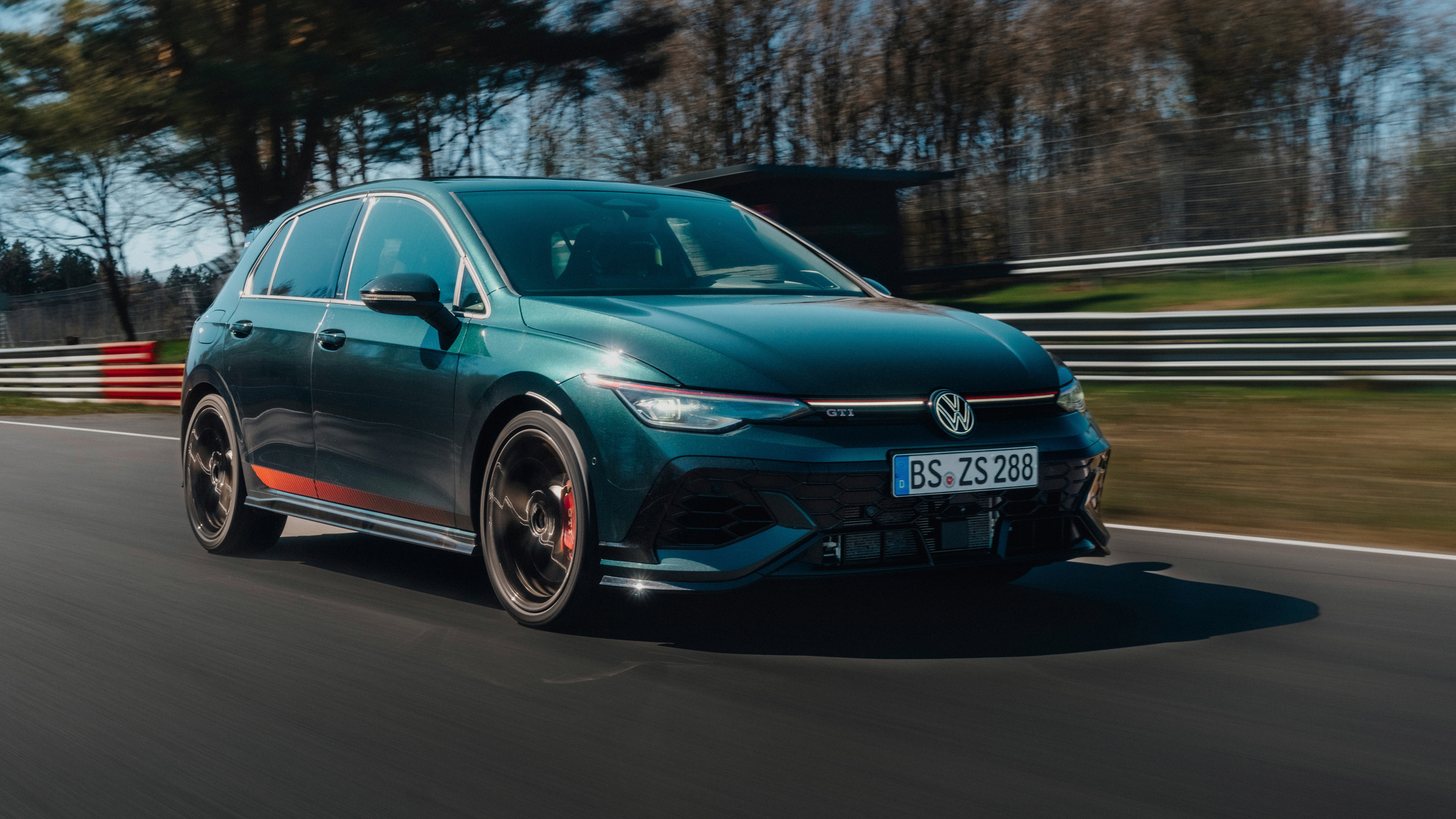 Volkswagen Golf GTI Edition 50 - front tracking
