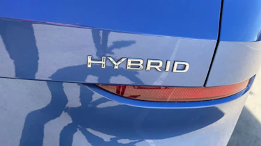 Volkswagen T-Roc Hybrid - Hybrid badge