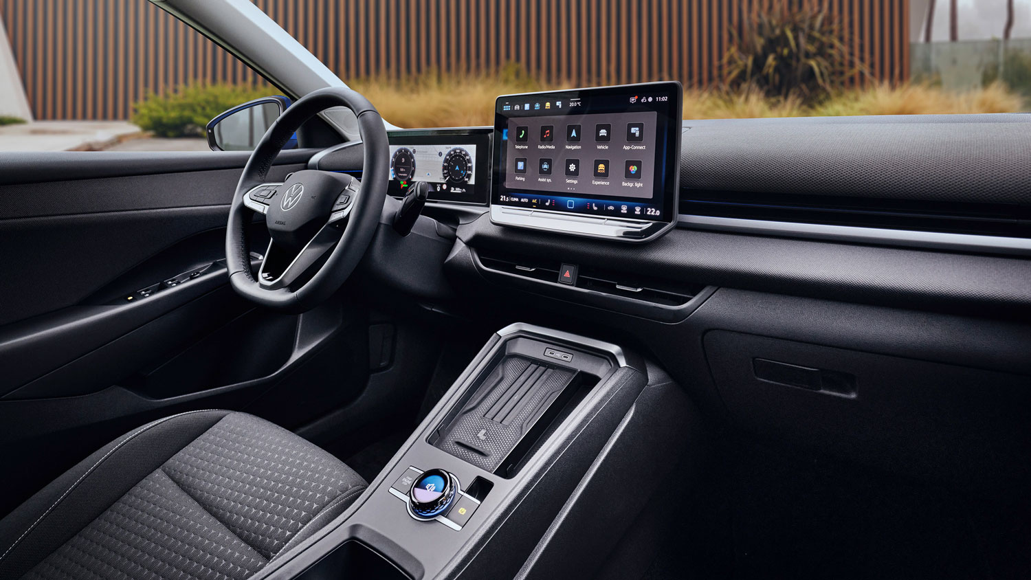 Volkswagen T-Roc Hybrid - cabin