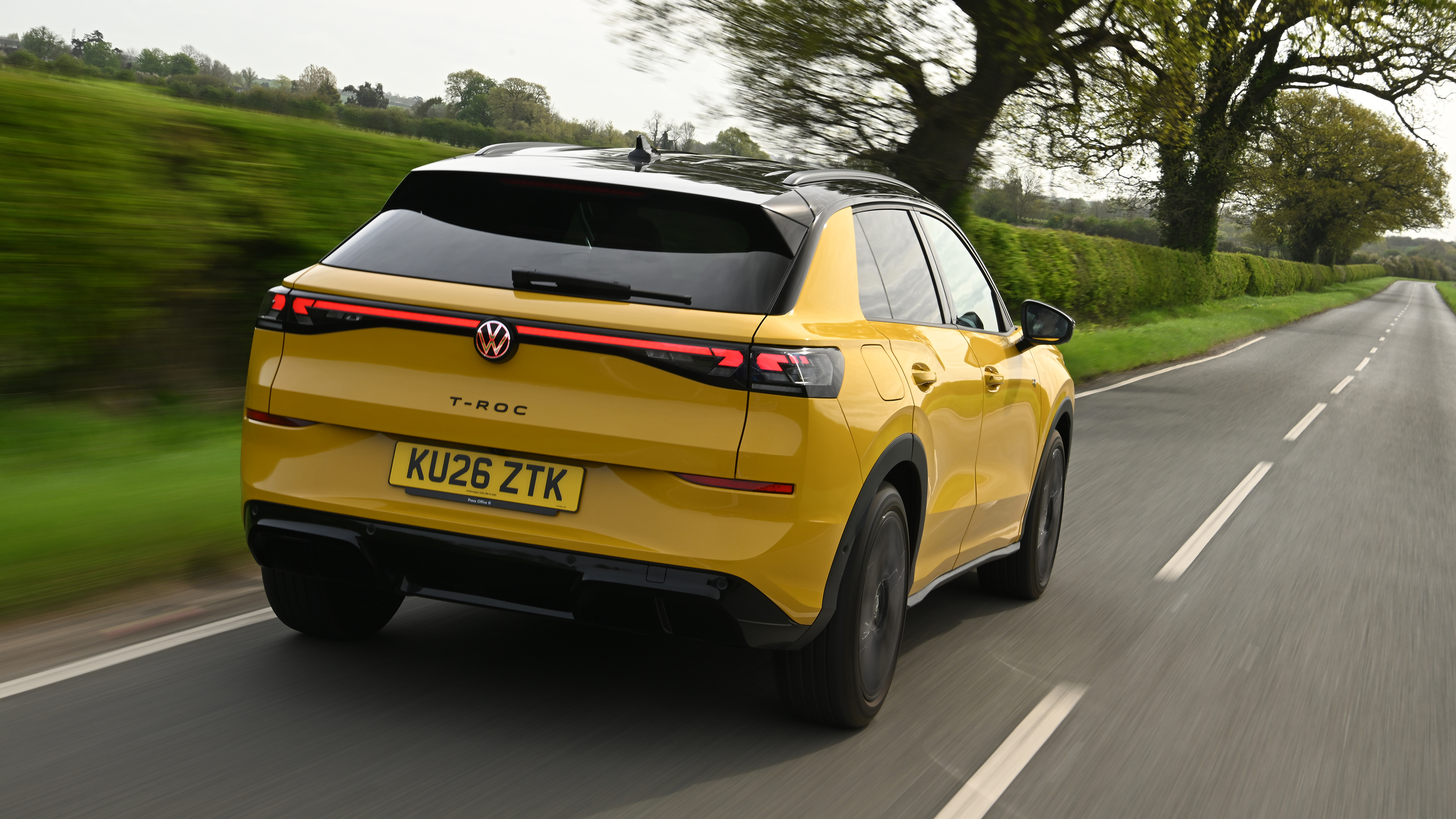 New Volkswagen T-Roc 2026 - rear tracking 
