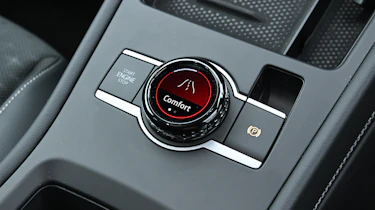 Volkswagen T-Roc - drive mode rotary control
