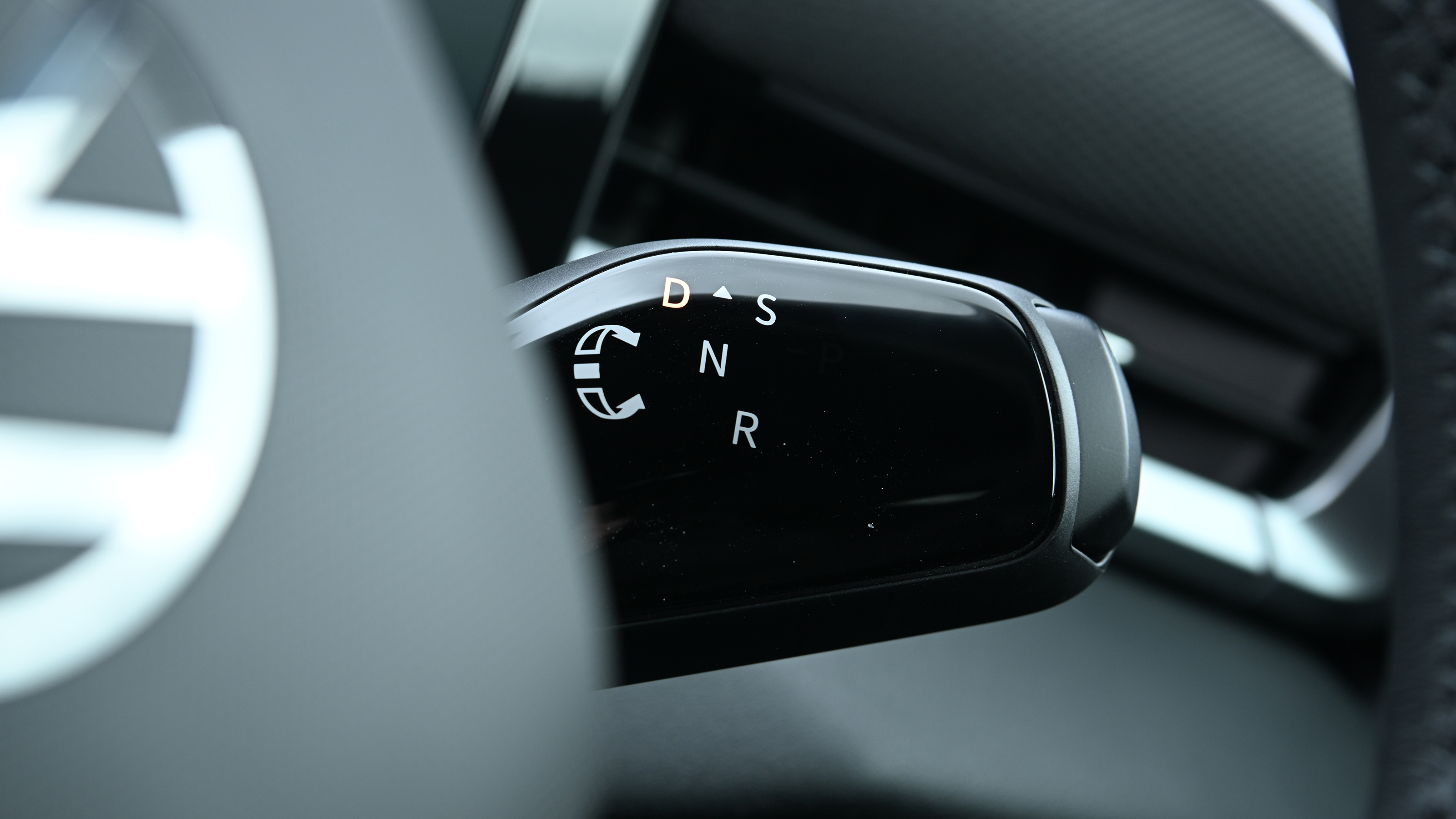 Volkswagen T-Roc - gear selector