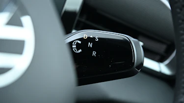 Volkswagen T-Roc - gear selector