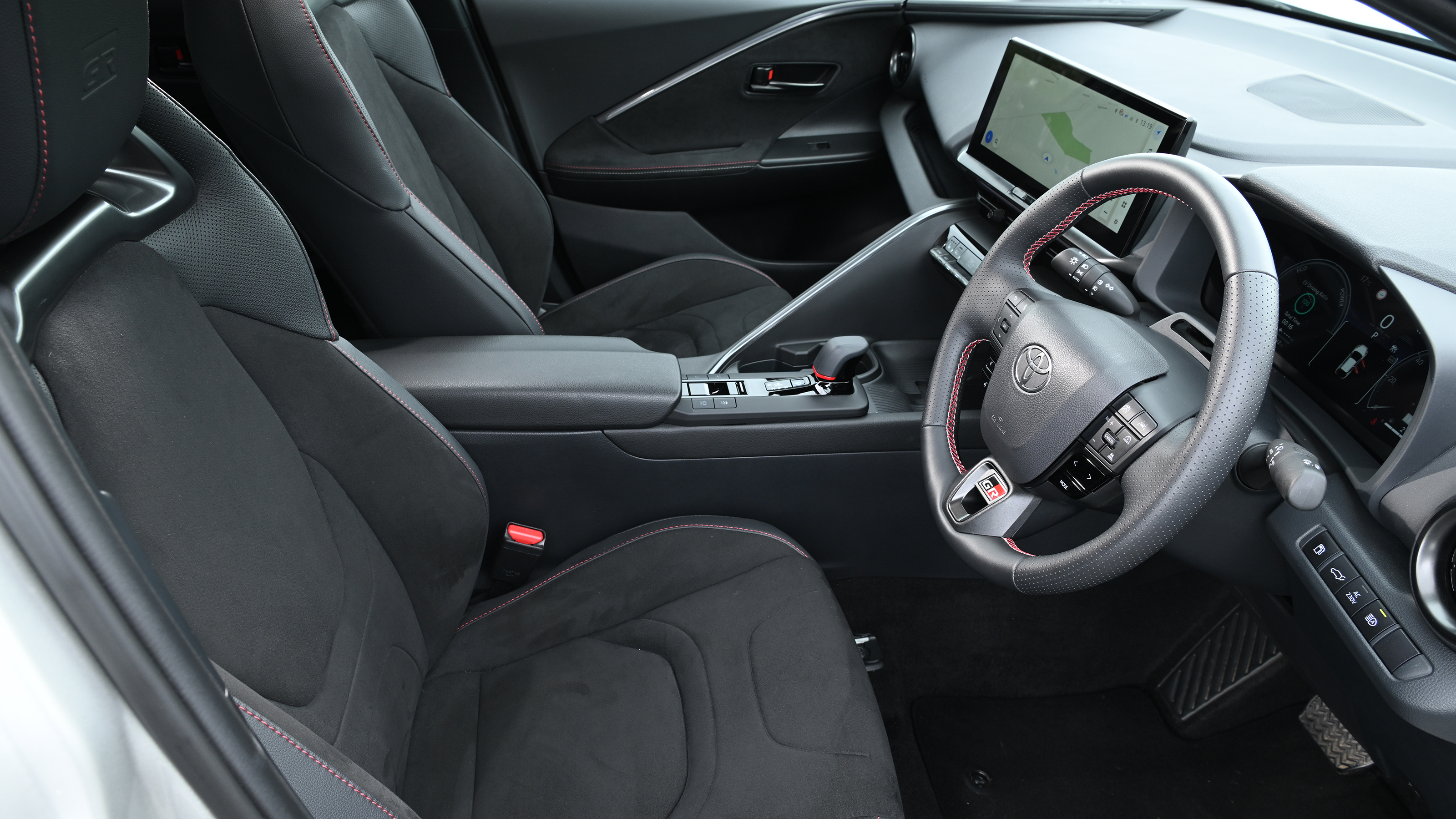 Toyota C-HR - front seats