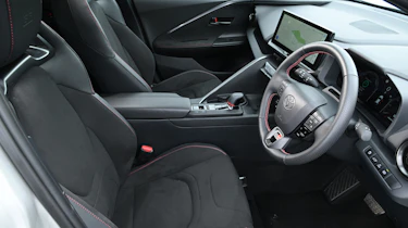 Toyota C-HR - front seats