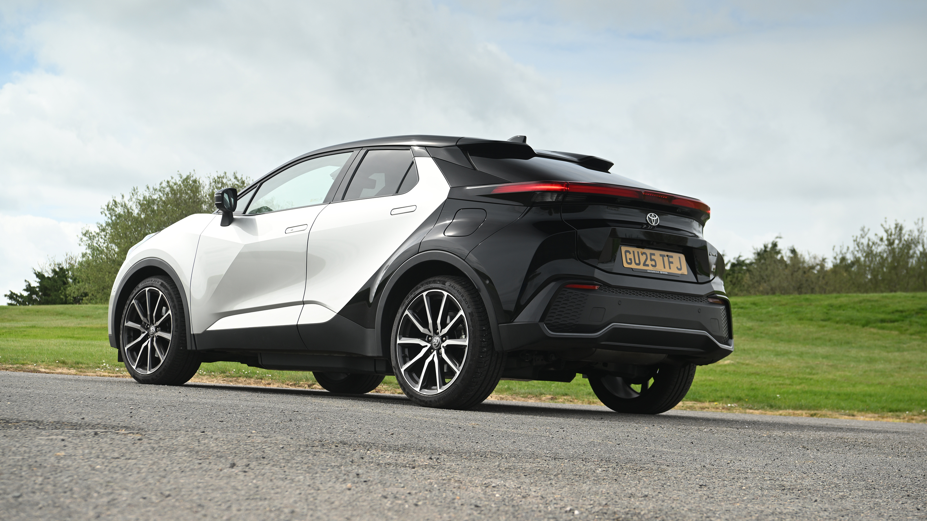 Toyota C-HR - rear static