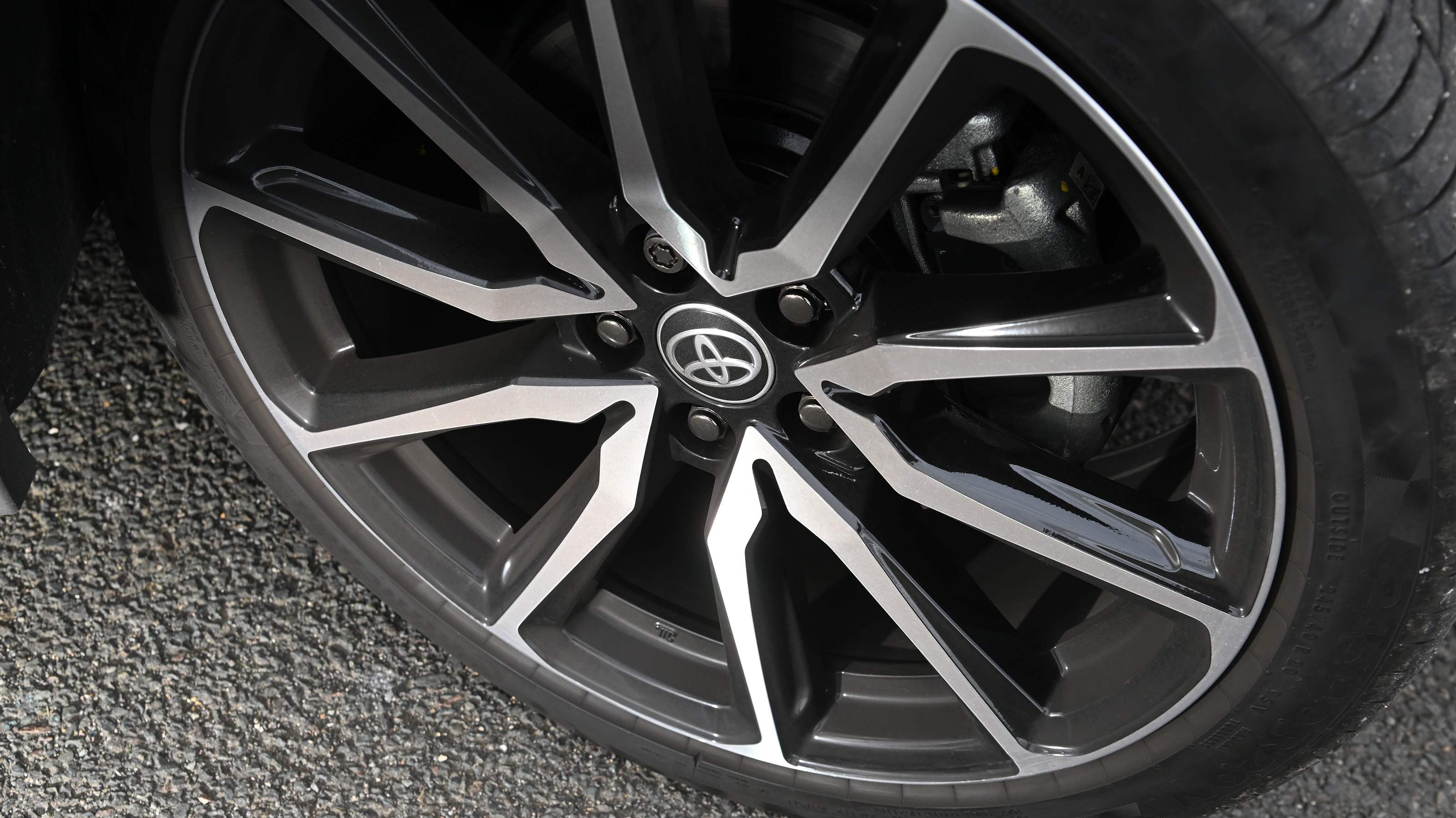 Toyota C-HR - wheel
