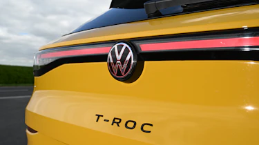 Volkswagen T-Roc - tail light bar