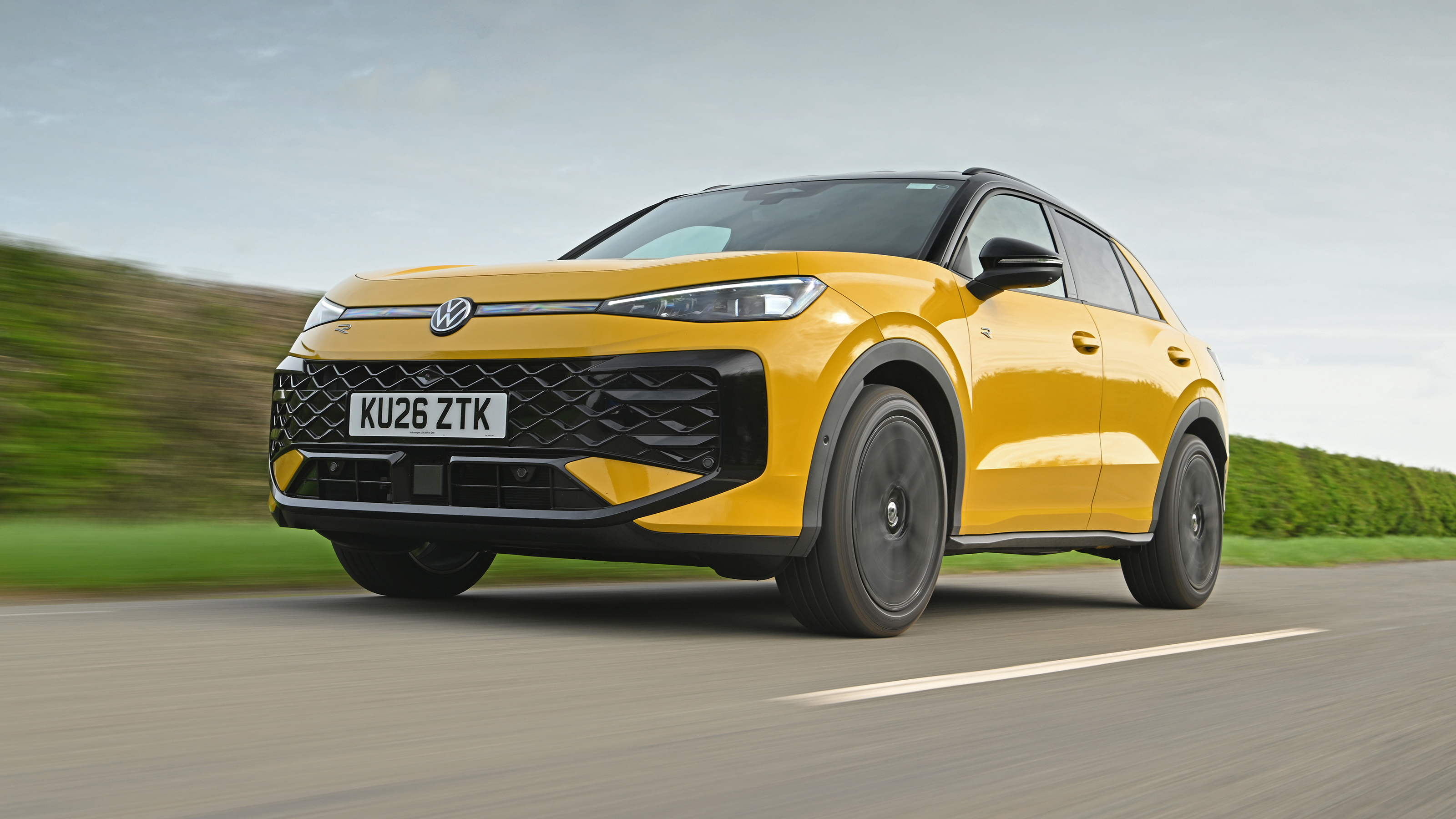 Volkswagen T-Roc - front tracking