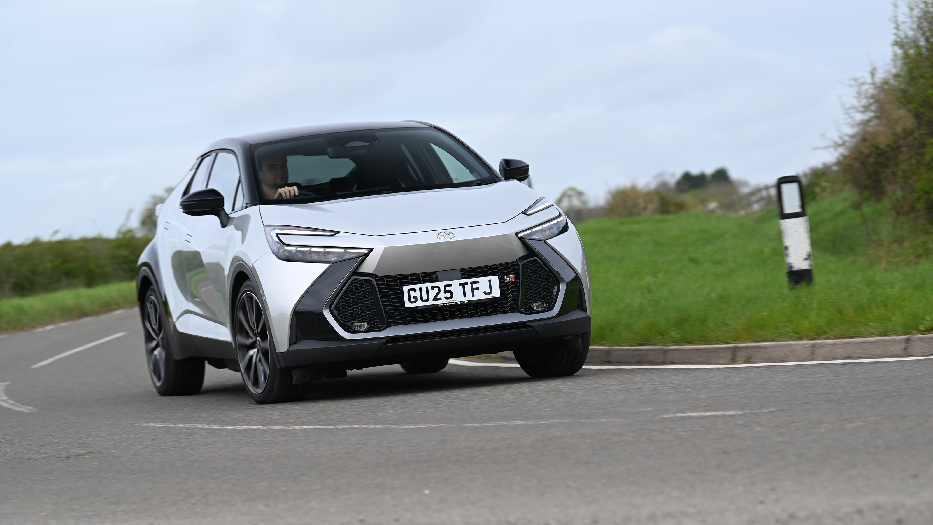 Toyota C-HR - front cornering