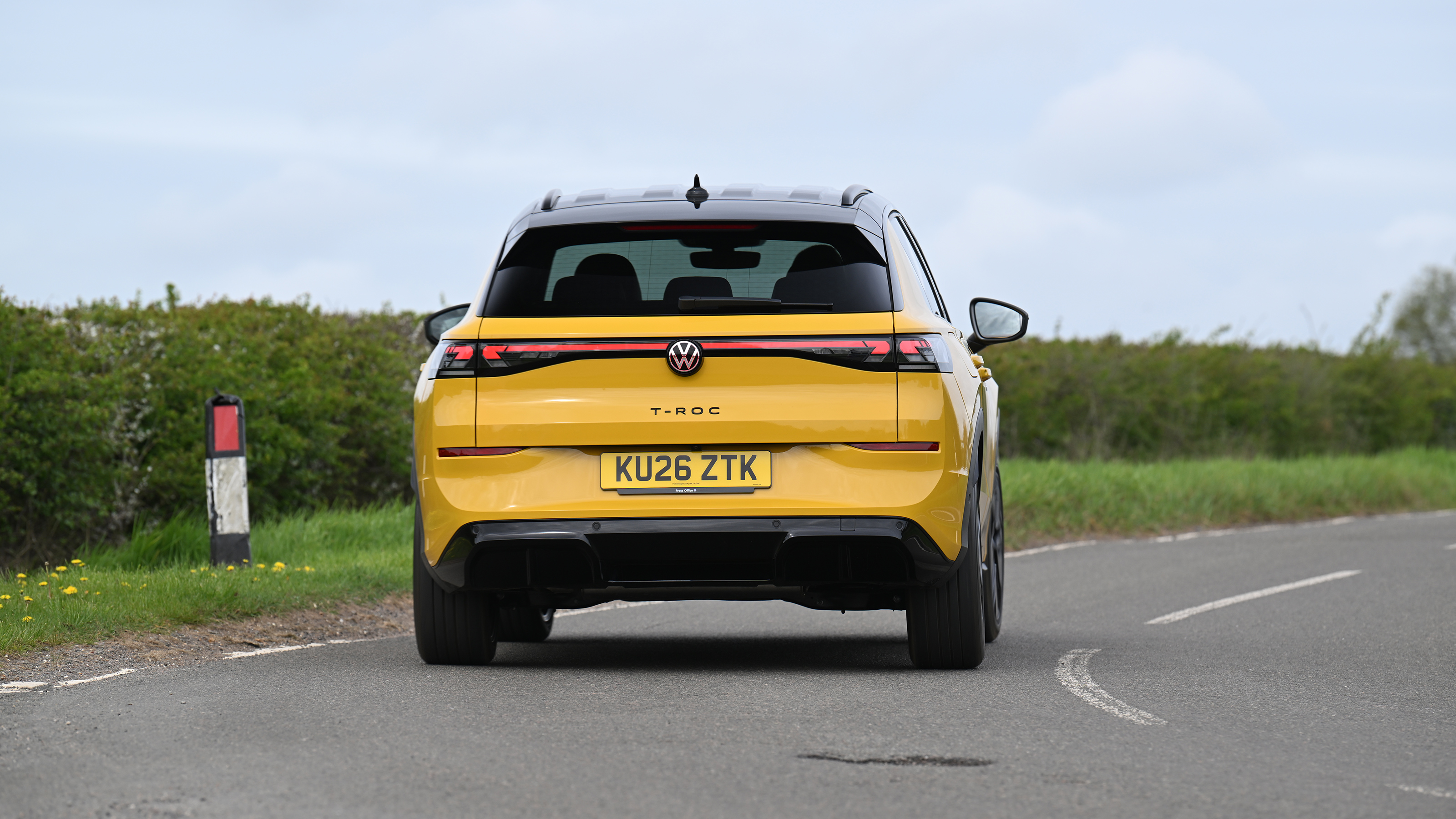 Volkswagen T-Roc - rear cornering