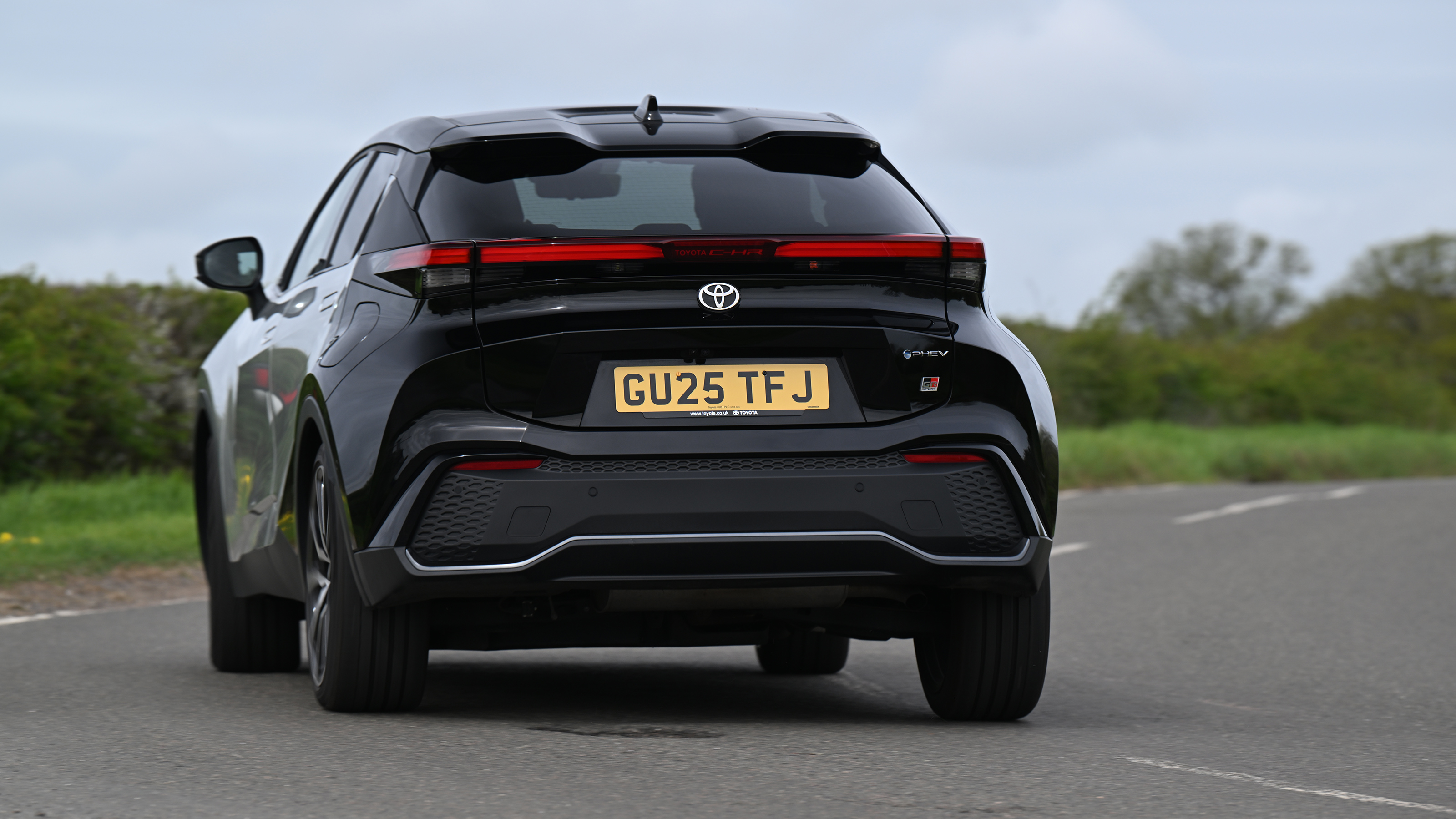 Toyota C-HR - rear cornering
