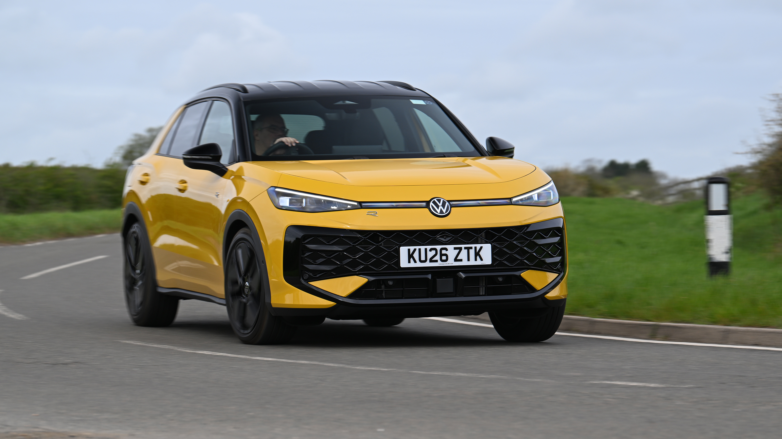 Volkswagen T-Roc - front cornering