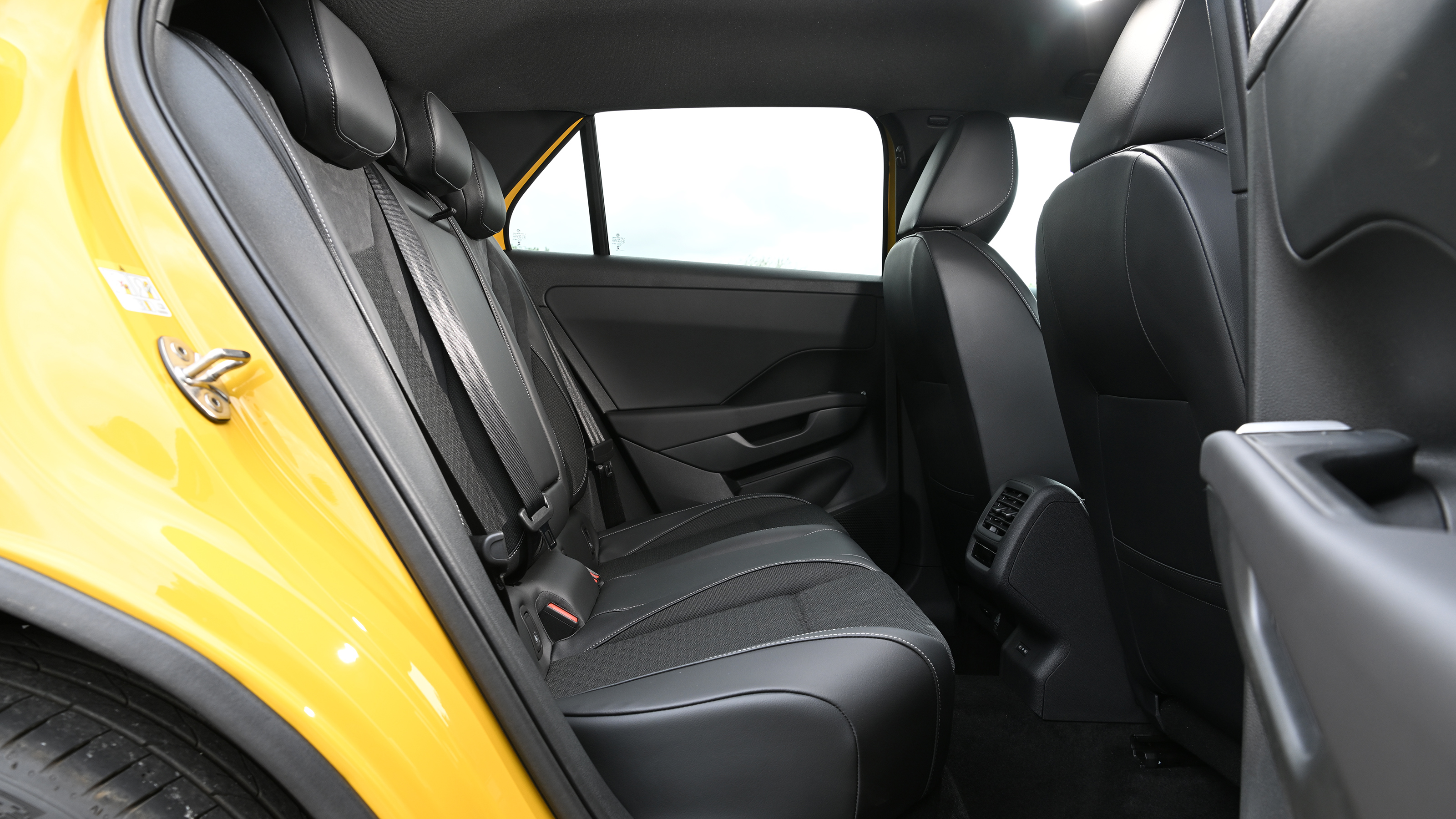 Volkswagen T-Roc - rear seats