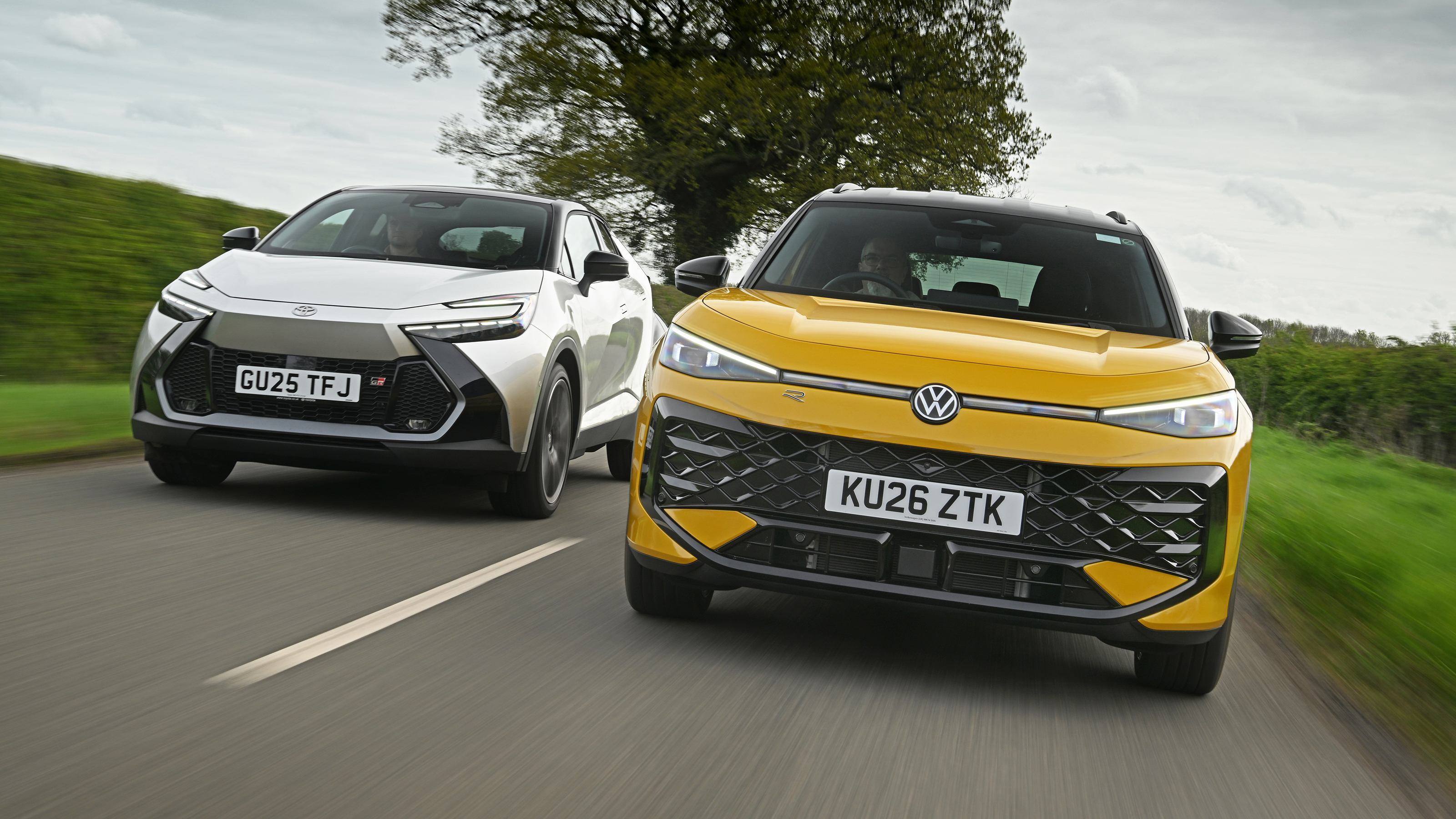 Volkswagen T-Roc and Toyota C-HR - front tracking
