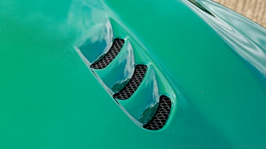 Alfa Stelvio Quadrifoglio - bonnet vents