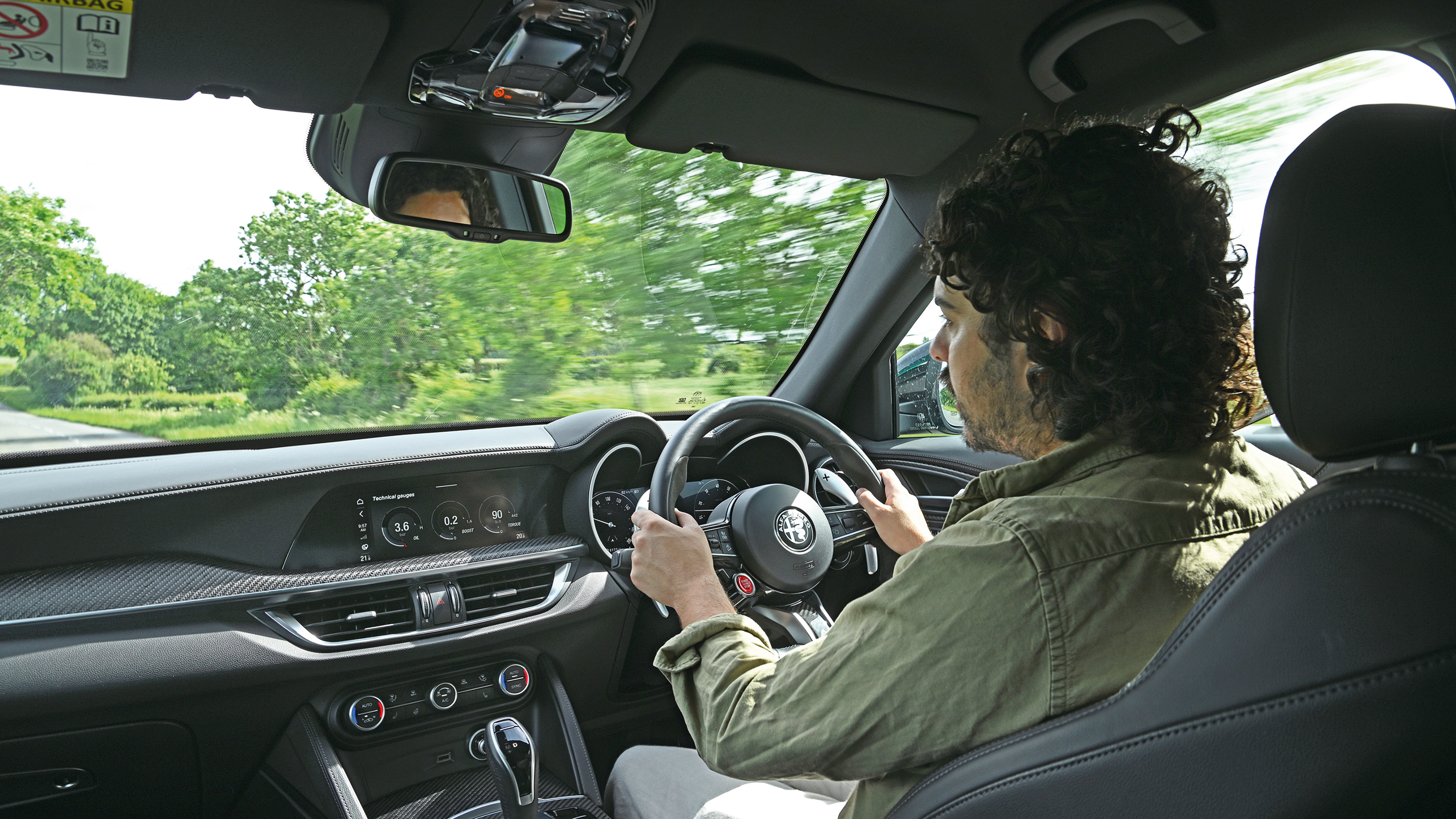 Alfa Stelvio Quadrifoglio - driving