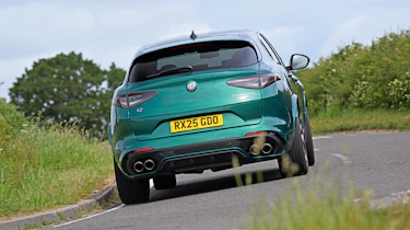 Alfa Stelvio Quadrifoglio - rear cornering