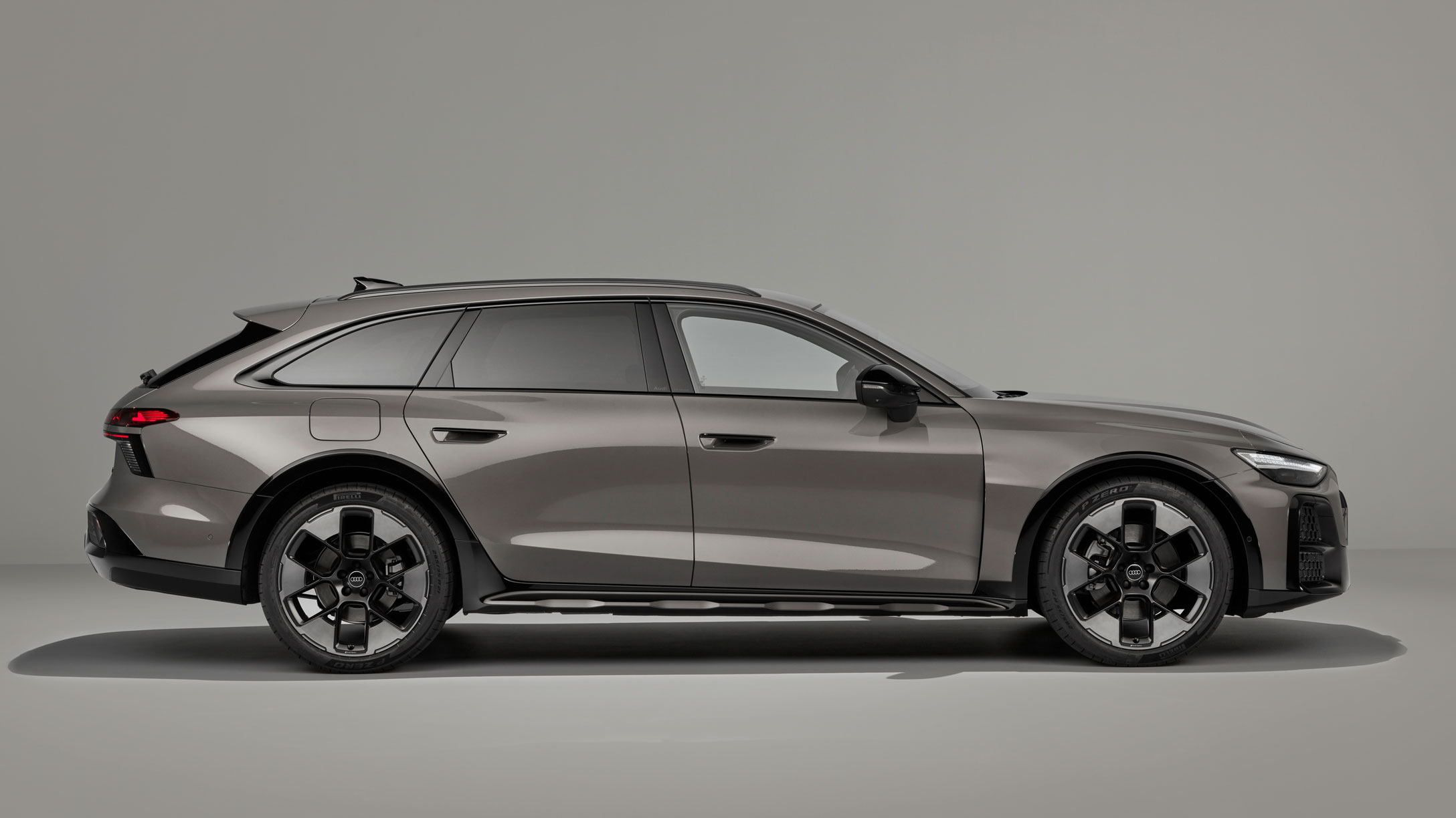 Audi A6 Allroad - side static