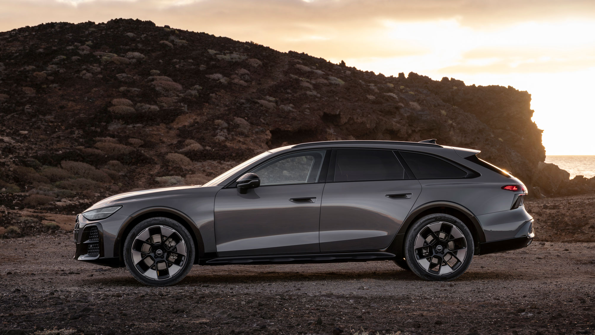 Audi A6 Allroad - side