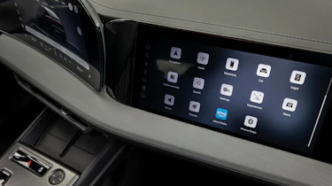 Audi Q4 e-tron Sportback - passenger screen