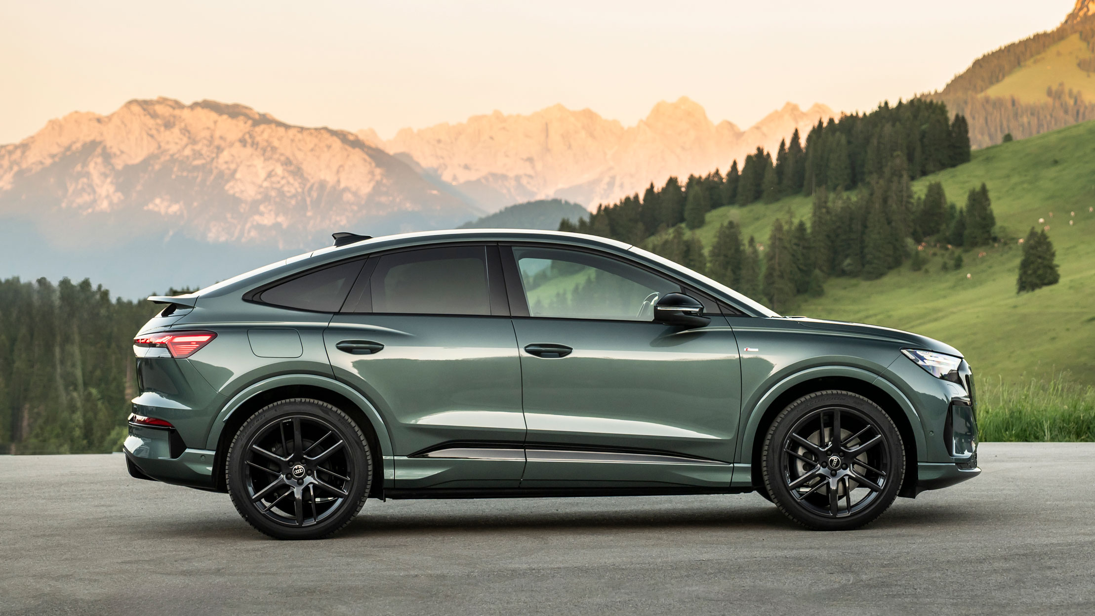 Audi Q4 e-tron Sportback - side static