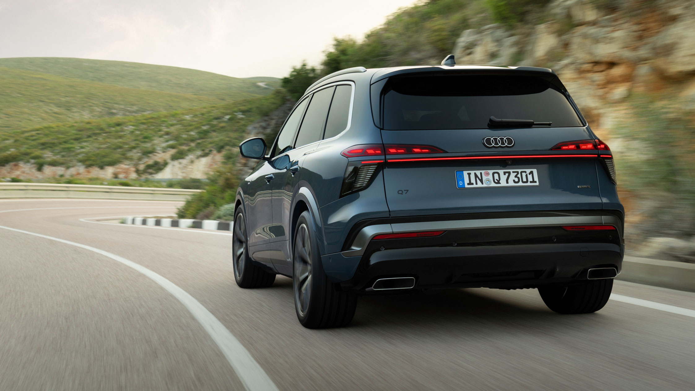 Audi Q7 - rear tracking