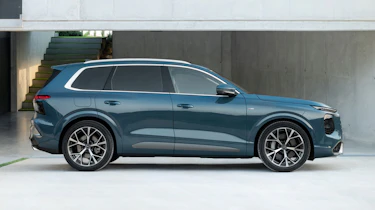 Audi Q7 - side