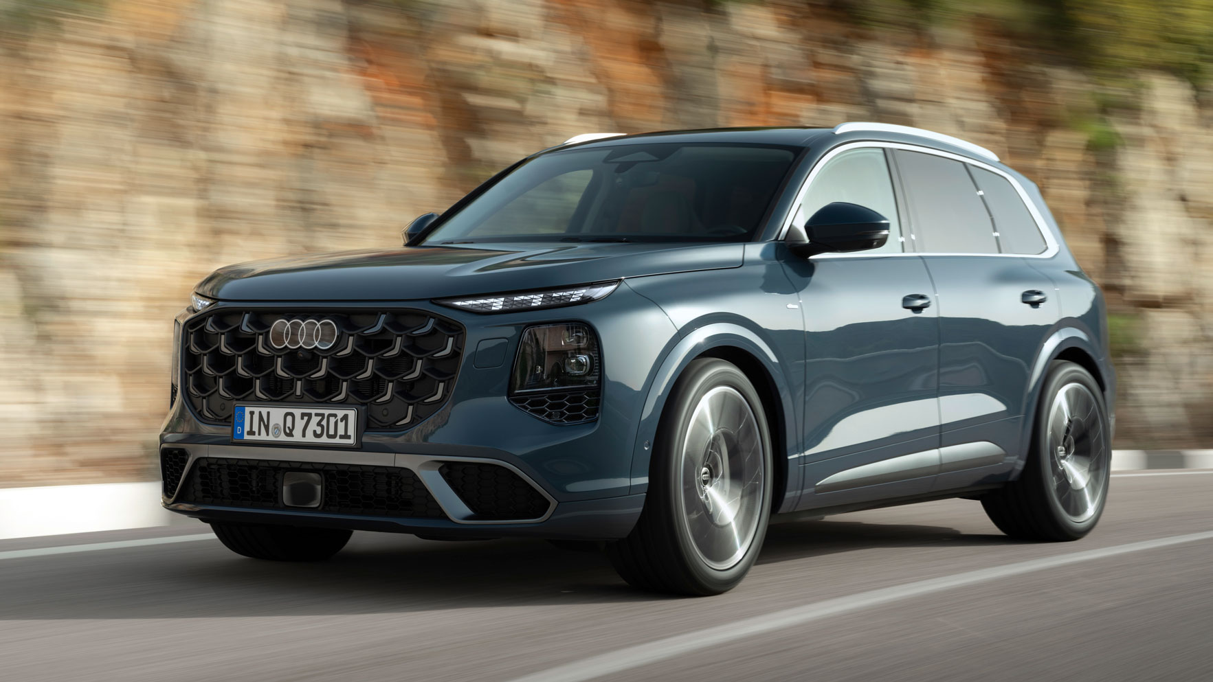 Audi Q7 - front action