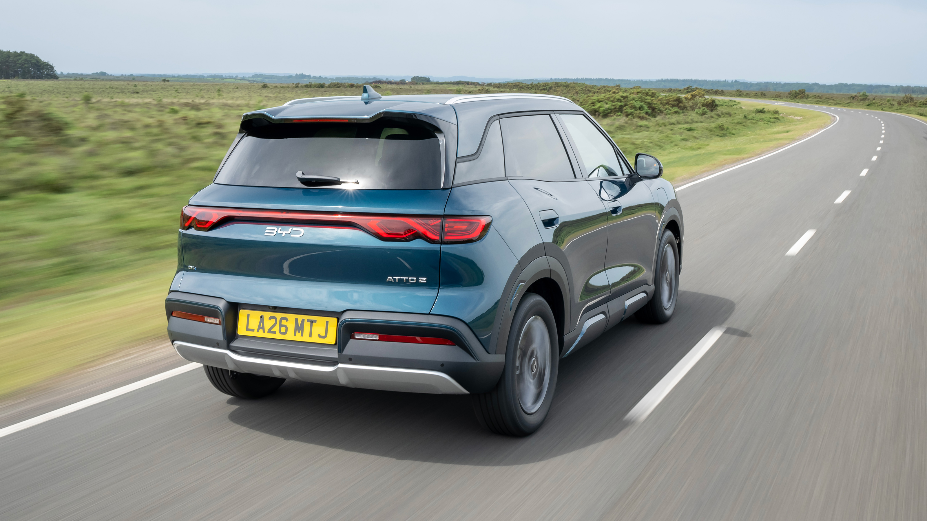 BYD Atto 2 DM-i - rear tracking