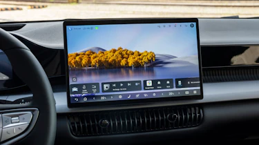 BYD Dolphin G - screen