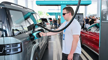 Auto Express senior content editor Shane Wilkinson charging a BYD Ti7 with a Flash Charger