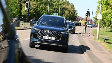 Chery Tiggo 8 - driving front full width
