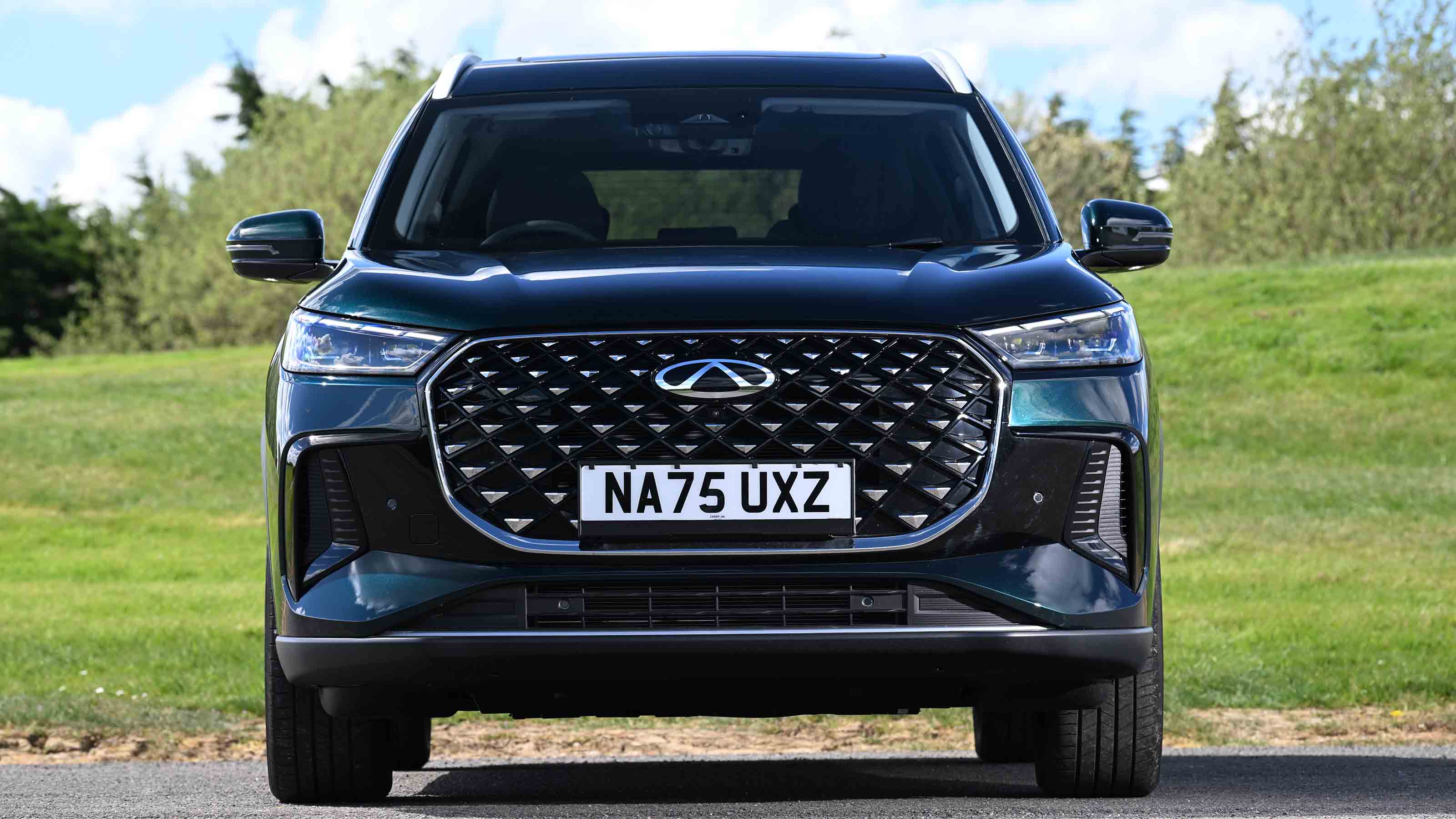 Chery Tiggo 8 - front static