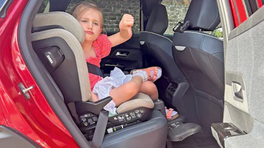 Citroen e-C5 Aircross - daughter in rear seats