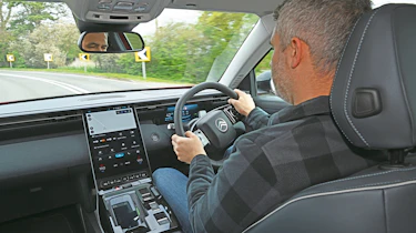Citroen e-C5 Aircross - driving