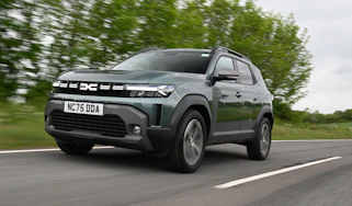 Dacia Duster Hybrid - front tracking