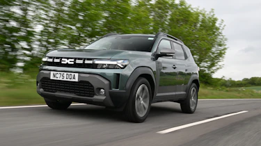 Dacia Duster Hybrid - front tracking