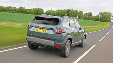 Dacia Duster Hybrid - rear tracking