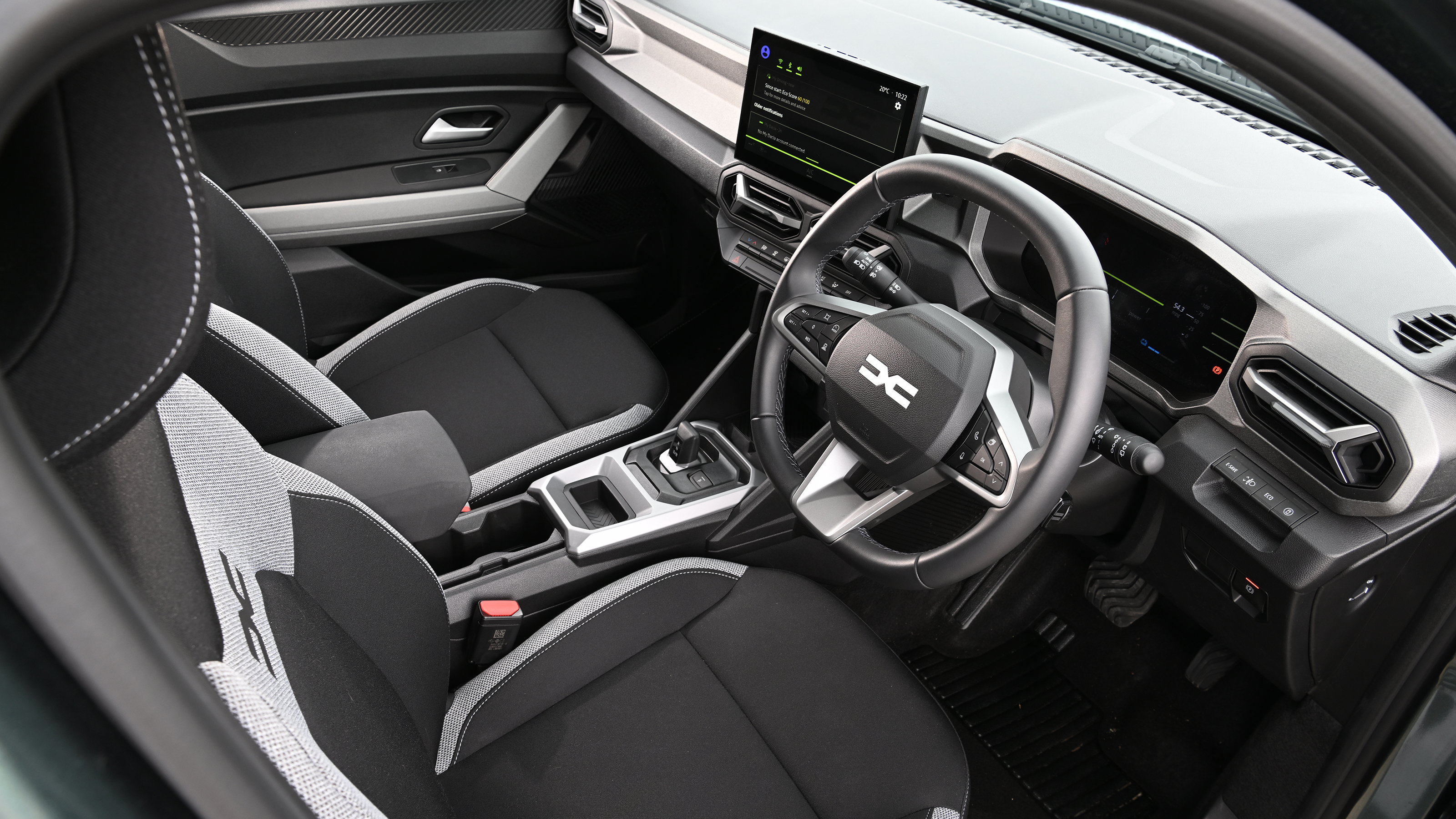 Dacia Duster Hybrid - front interior 