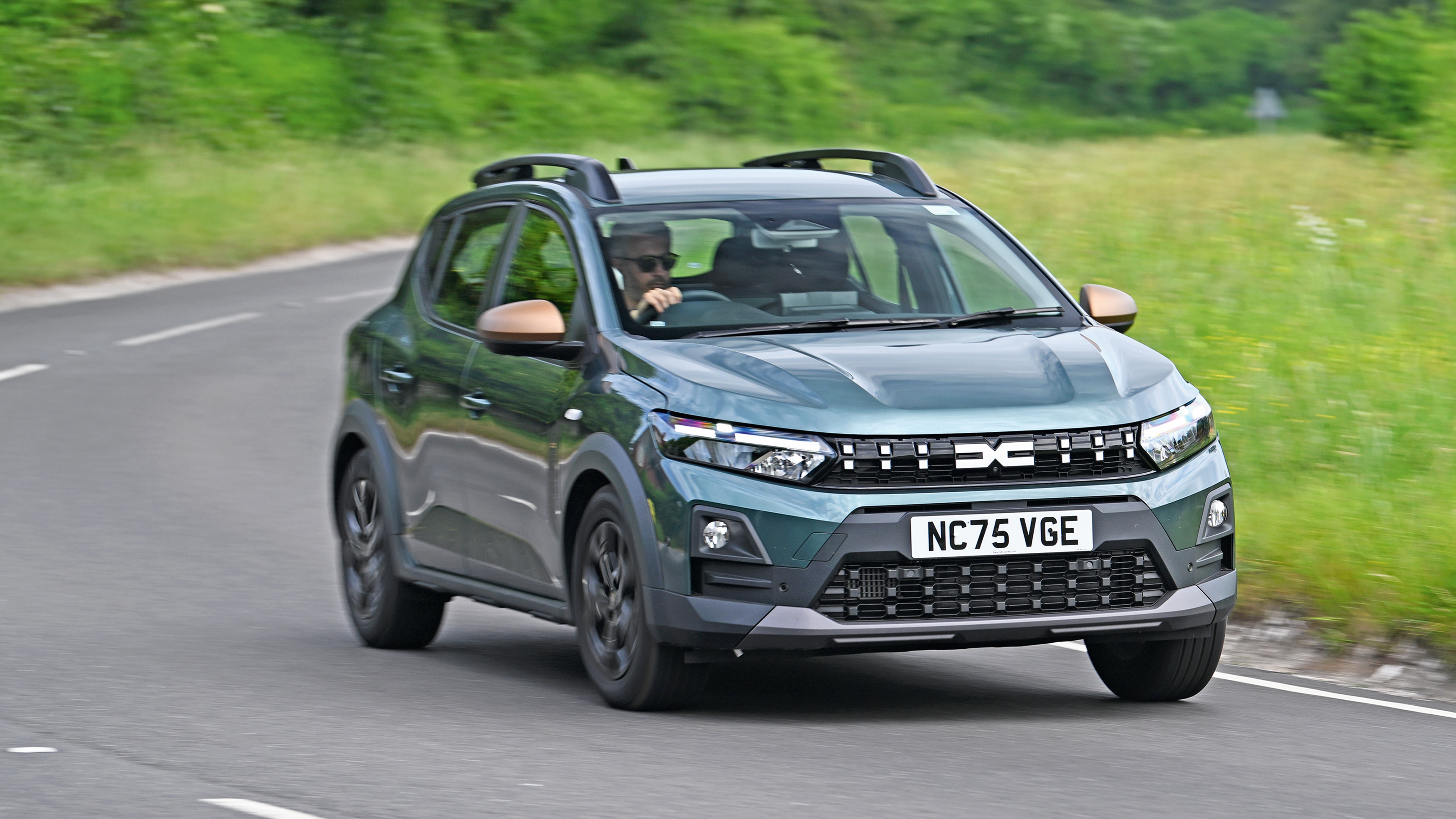 Dacia Sandero Stepway - front cornering
