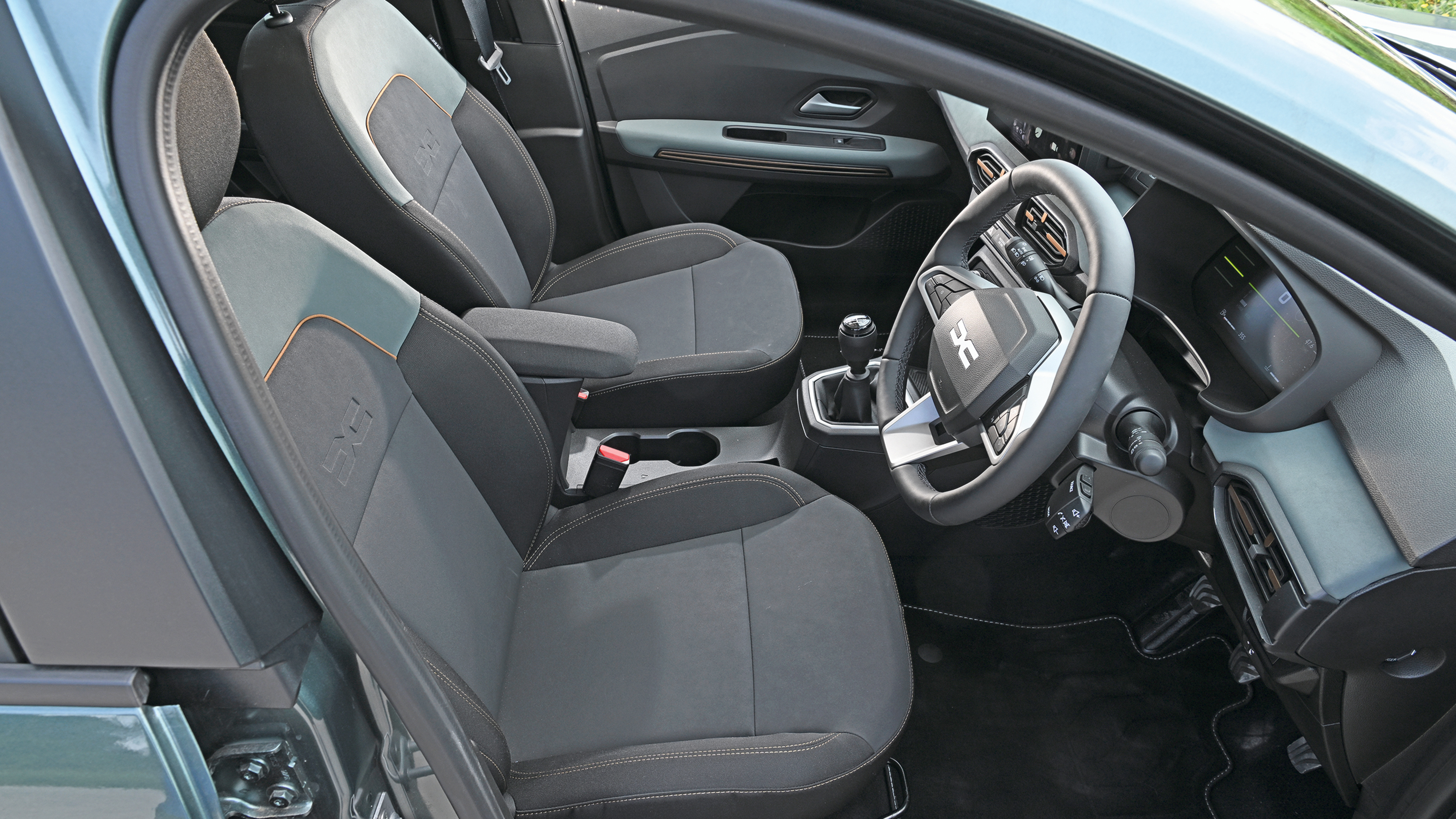 Dacia Sandero Stepway - front seats