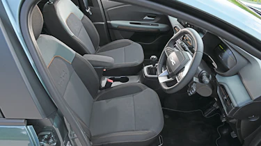 Dacia Sandero Stepway - front seats
