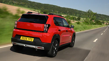 Fiat Grande Panda hybrid - rear tracking
