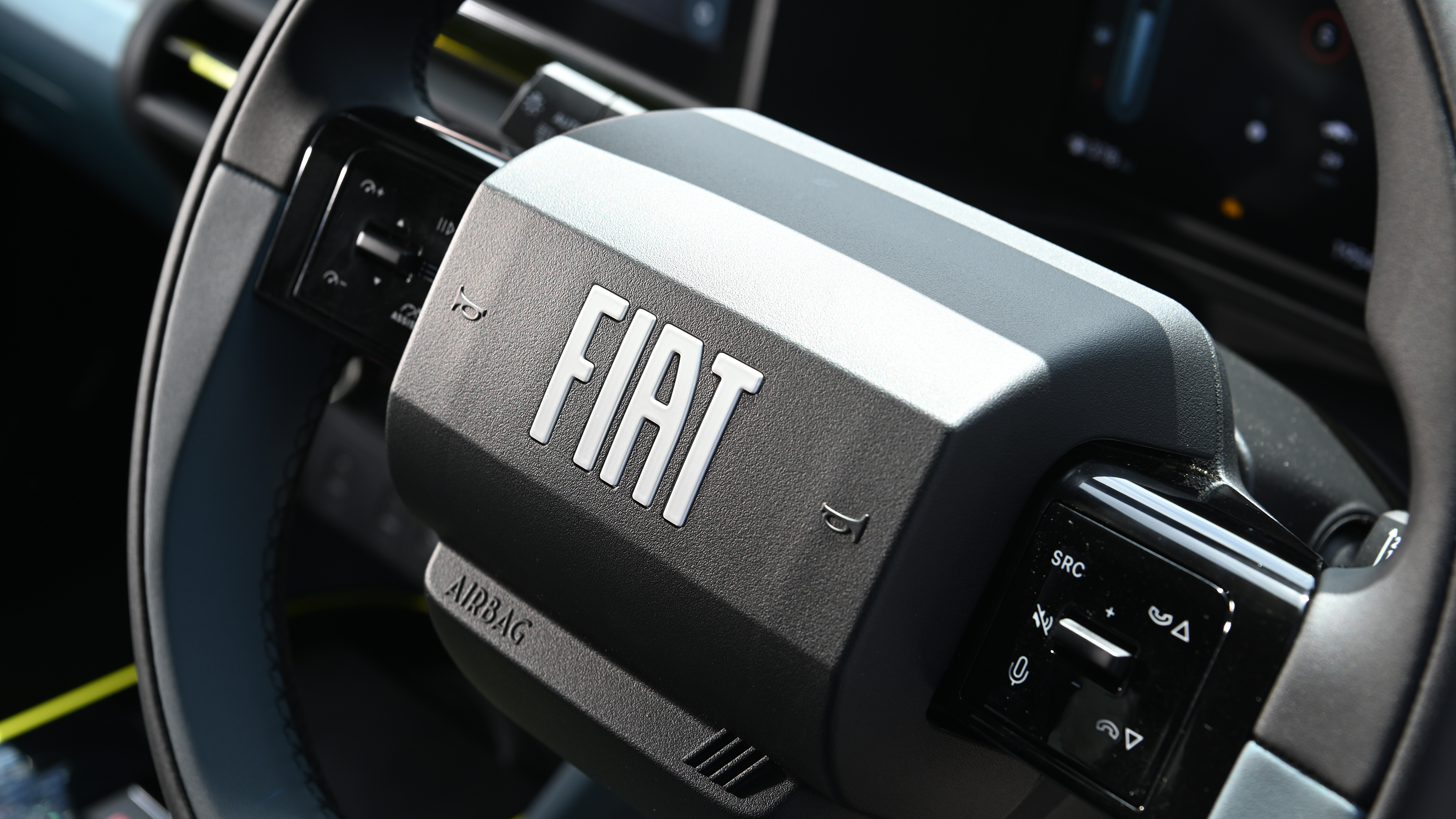 Fiat Grande Panda hybrid - steering wheel 