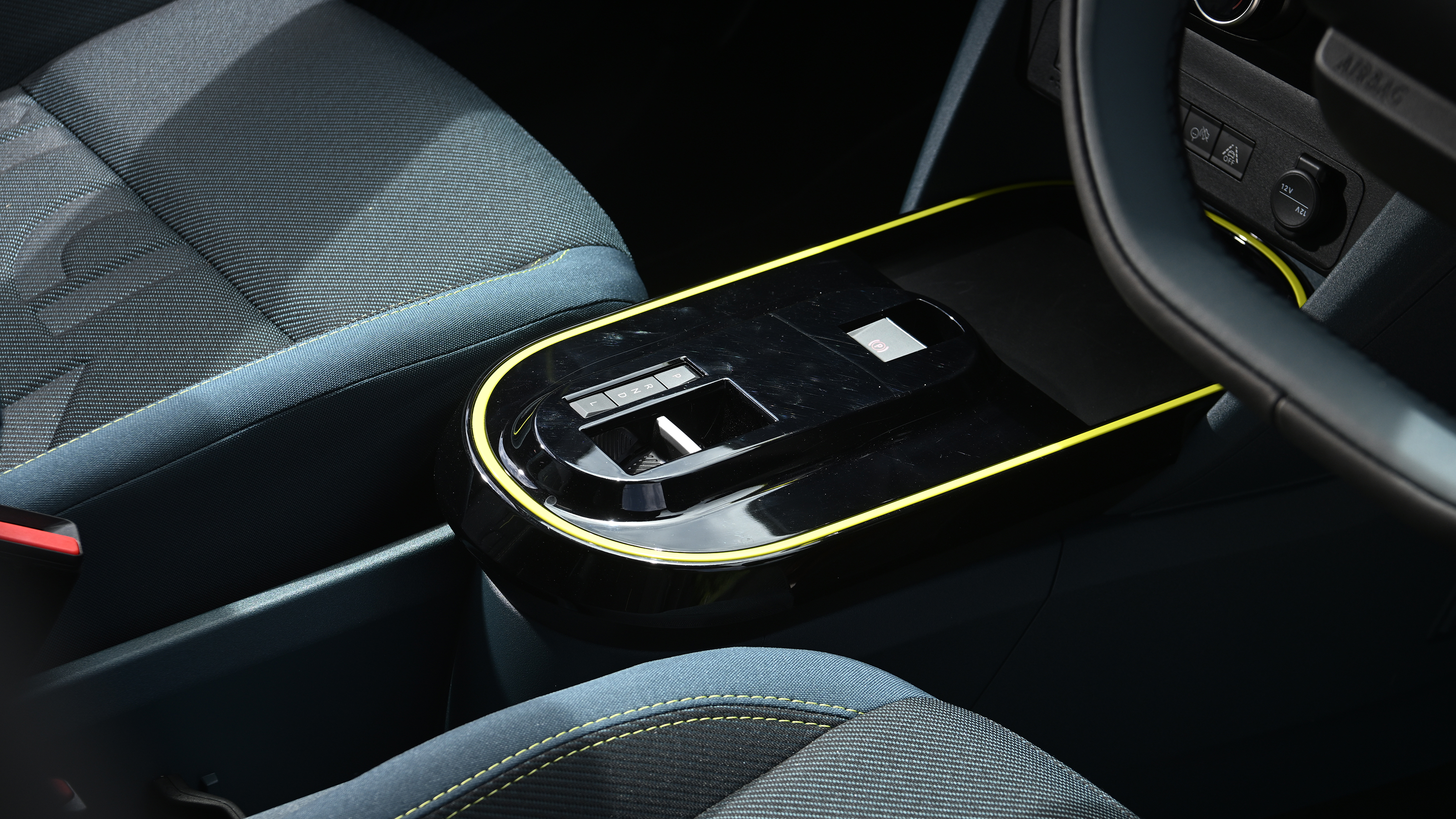 Fiat Grande Panda hybrid - centre console 