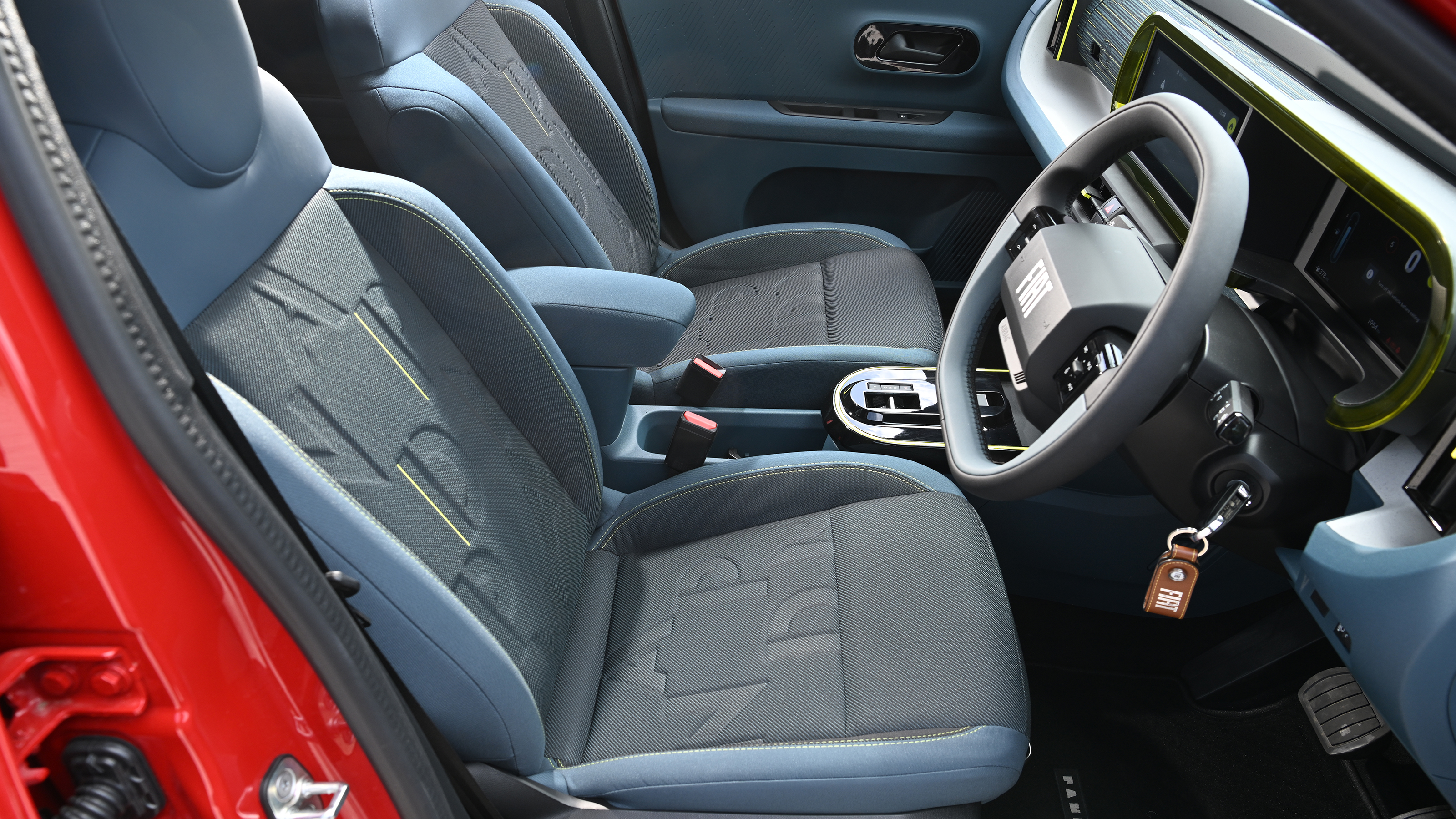 Fiat Grande Panda hybrid - front seats 
