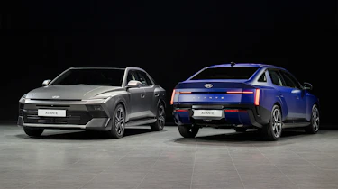 Hyundai Avante saloon - front and rear